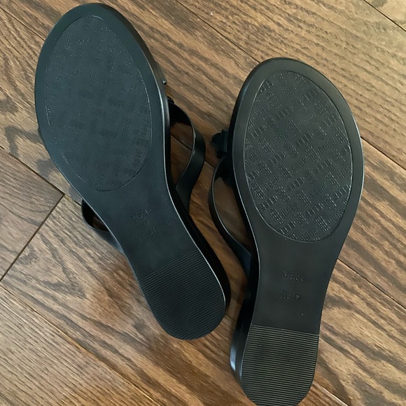 NWOT Italian Shoemakers black sandals - Picture 2 of 3